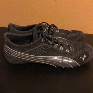 Awesome suede pumas!